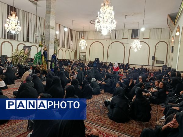 حضور کودکان در مراسم شب ششم محرم در حسینیه حیدری شهرستان کاشمر 