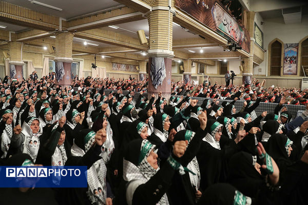دیدار هزاران نفر از بسیجیان با رهبر معظم انقلاب
