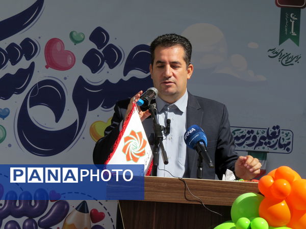نواختن زنگ اول مهر در مدرسه شهدا فرهنگی 