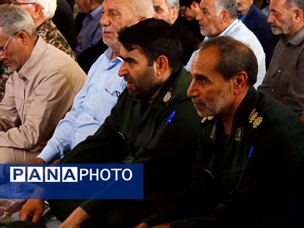 نماز جمعه ای با رنگ خون شهید در کاشمر
