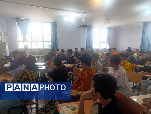 جشن جوانه‌های دبیرستان دوره اول نمونه دولتی پژوهش آشخانه