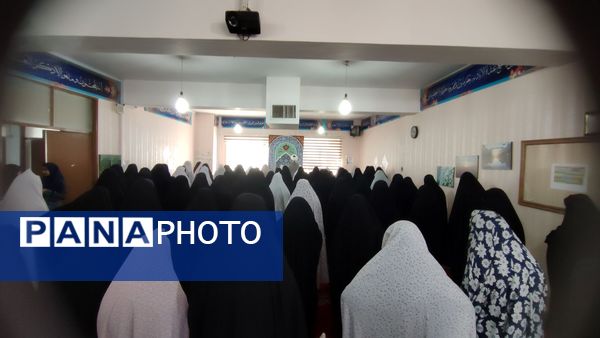 محفل نماز جماعت در دبیرستان شاهد تکتم