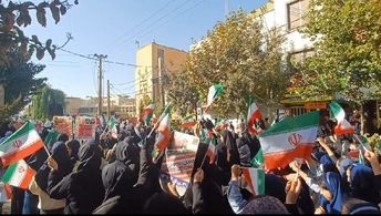 از خیابان‌های کرج،طنین شعارهای دانش‌آموزی در روز دانش‌آموز نواخته شد