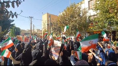 از خیابان‌های کرج،طنین شعارهای دانش‌آموزی در روز دانش‌آموز نواخته شد