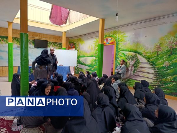  جلسه آموزش خانواده در دبیرستان نمونه اندیشه 