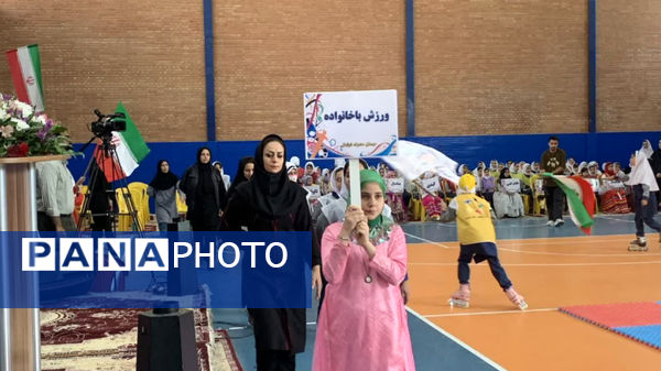 المپیاد درونمدرسهای و جشن پویایی و نشاط در دبستان دخترانه حاج شکرالله فرقدانی اصفهان