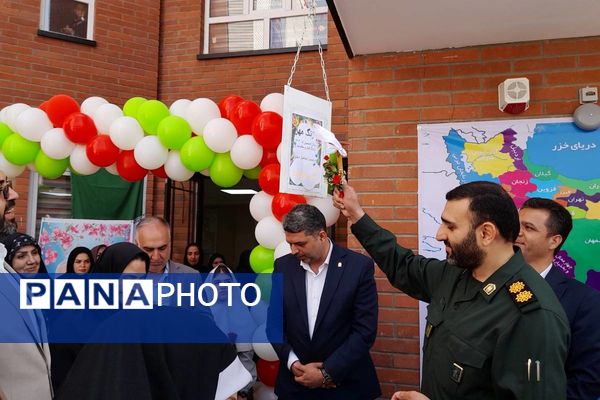 طلوع علم در مدرسه روشنگر با نغمه زنگ مهر
