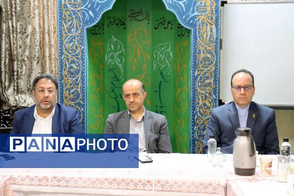 زنگ سپاس معلم در هنرستان احمدی روشن منطقه ۱۴ تهران با حضور وزیر نیرو نواخته شد