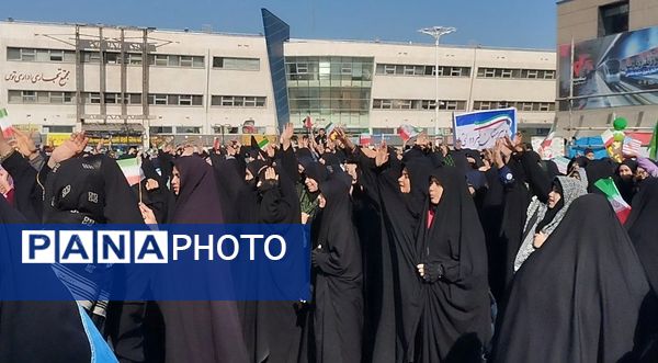 خروش پرشور مردم مشهد در روز ملی مبارزه با استکبار جهانی