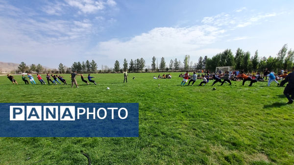 برگزاری آیین فعالیت‌های ورزشی درون مدرسه‌ای دبیرستان نمونه دولتی پژوهش آشخانه 