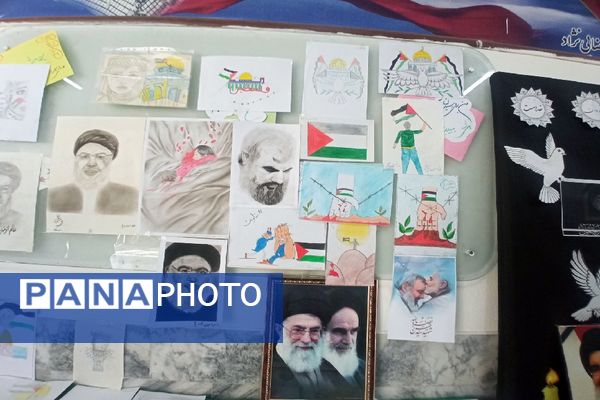 نمایشگاهی به نام نمایشگاه جبهه مقاومت در دبیرستان دخترانه دلیری 