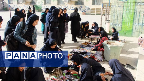 بازارچه کسب و کار دانش‌آموزان دختر در دبیرستان متوسطه اول معلم