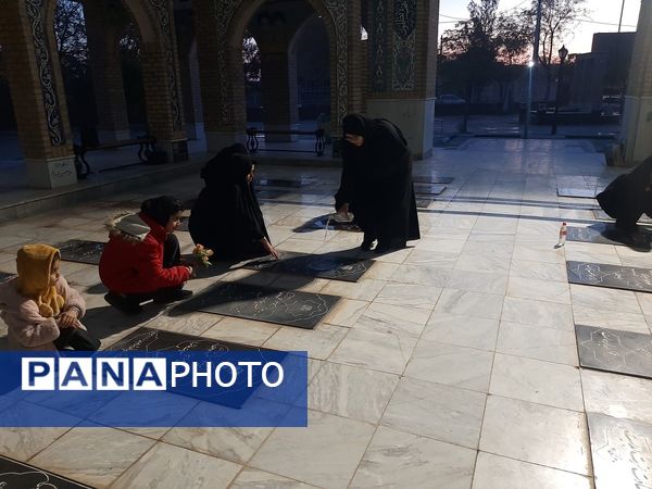 غبار‌روبی مزار شهدا و دیدار با مادر شهید در خلیل‌آباد