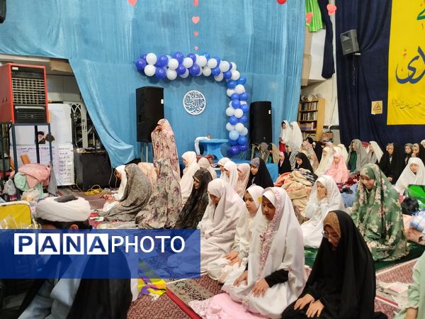 اعتکاف دختران نوجوان در مسجد سیدالشهدا مشهد
