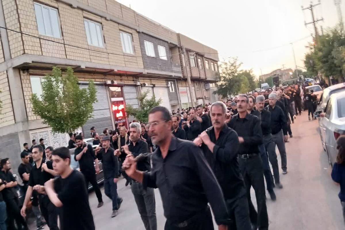 ندای «یا حسین» در کوچهپسکوچههای لالجین در روز عاشورا طنینانداز شد