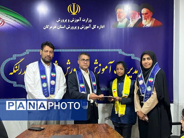 مراسم تجلیل از دانش‌آموز خبرنگاران بندرلنگه