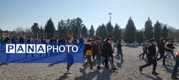 بازدید دانش‌آموزان دبیرستان فرزانگان از کتابخانه اندیشه شیروان