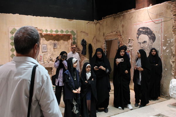 بازدید دانش‌آموز خبرنگاران پانا یزد از باغ موزه دفاع مقدس یزد