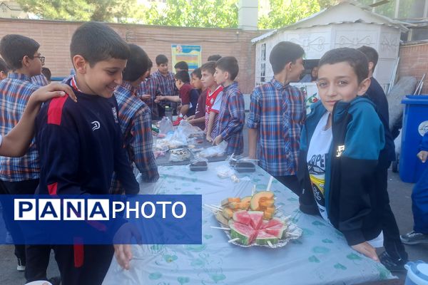 برگزاری بازارچه کسب و کار دانش‌آموزی با مهارت کسب و کار و درآمد و استقلال مالی