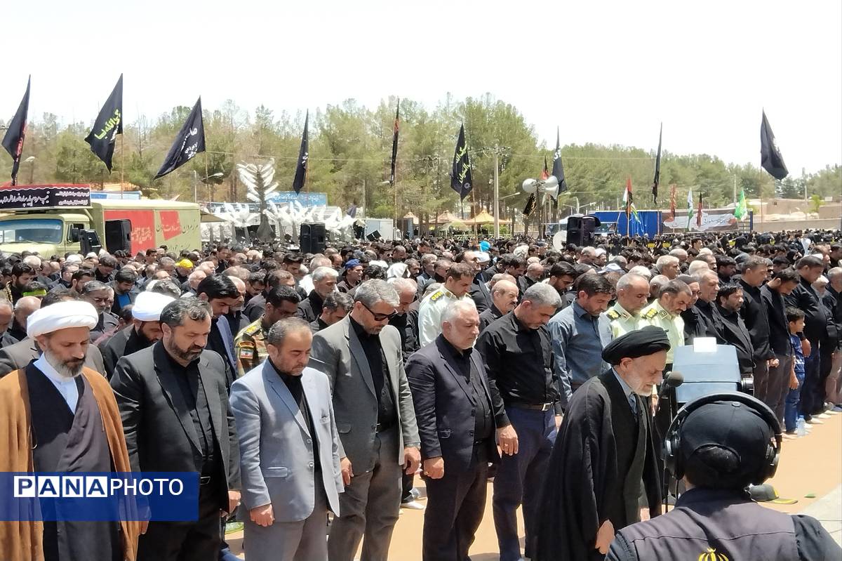 اقامه نماز ظهر عاشورا در بیرجند