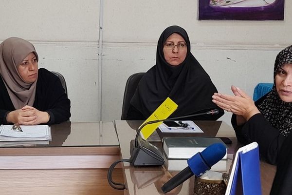 اولین جلسه همیاران مشاور دبیرستان دخترانه شاهد عصمت ناحیه 3 کرج برگزار شد