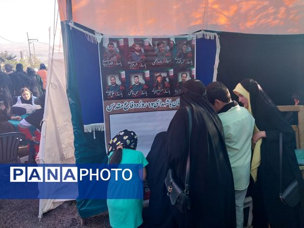 خدمت‌رسانی پیشتازان و خبرنگاران دانش‌آموزی در موکب عشاق‌الحسین گاوازنگ
