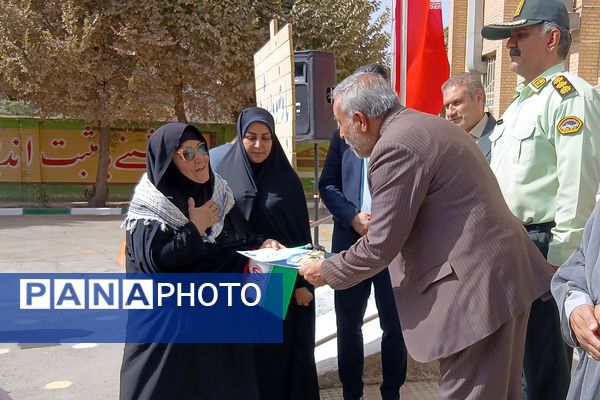 آیین بازگشایی مدارس با حضور نماینده مجلس شورای اسلامی در کهریزک 