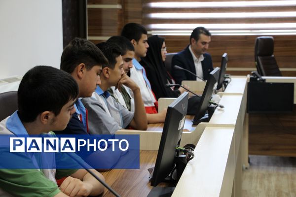 نشست معاون پرورشی و فرهنگی وزیر آموزش و پرورش با دانش آموزان پسر عضو تشکل‌های دانش‌آموزی 