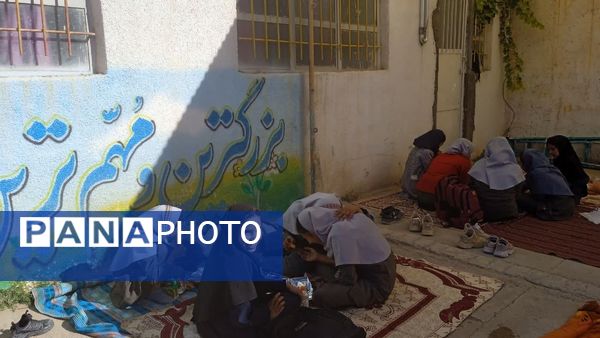 سیزده آبان در قاب مدرسه 