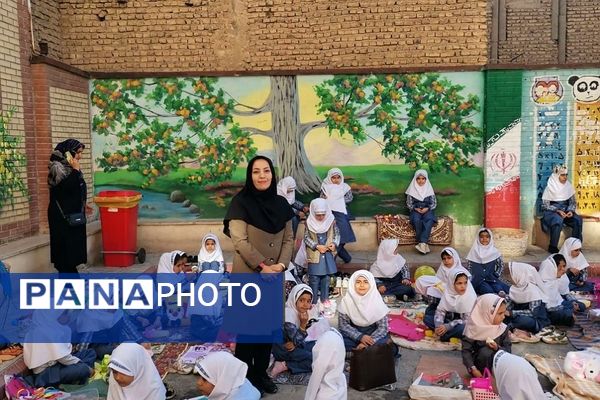 جشن روز دختر و روز جهانی کودک در دبستان زنده یاد قمصری