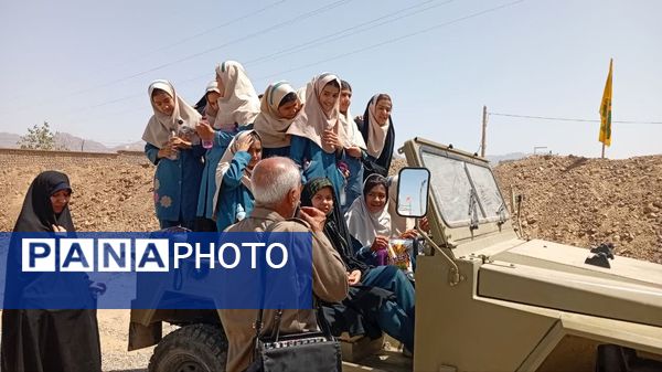 بازدید دانش آموزان دبستان سمیه از کنگره ملی شهید مدرس