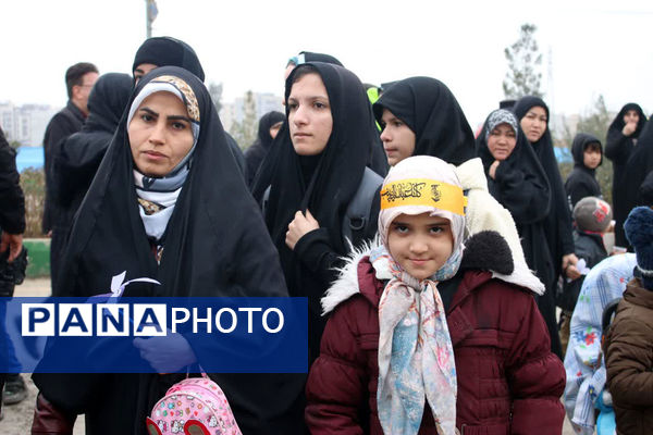 جلوه های حضور خادمان نوجوان در شادپیمایی مسجد جمکران