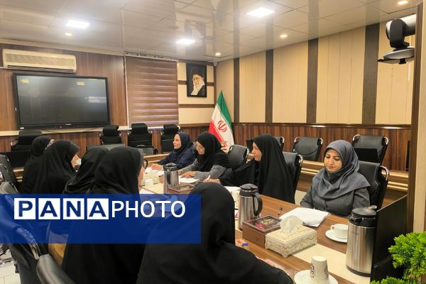 از پنج قطب تا یک هدف