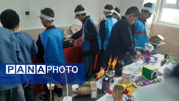  اجرای برنامه‌های خلاقانه به مناسبت هفته پژوهش در مدرسه ولی محمدی صفادشت 