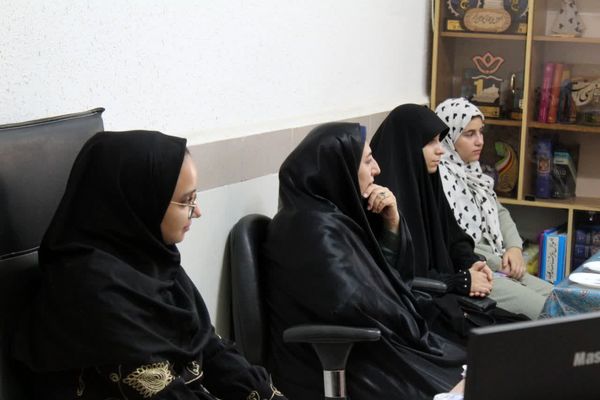 تجلیل معاون پرورشی و تربیت‌بدنی آموزش و پرورش شهرستان سمنان از خبرنگاران فعال پانا
