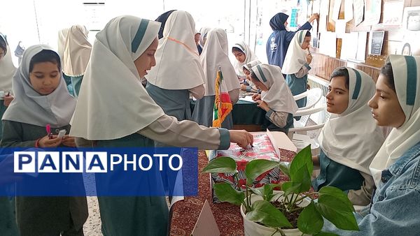 تمرین مردم سالاری در دبستان لطیفه، دانش‌آموزان پای صندوق‌های رأی رفتند