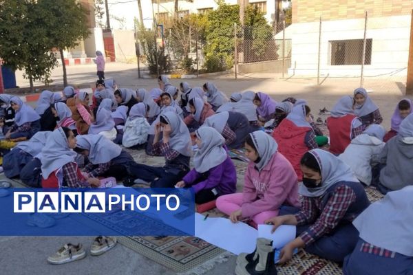 برگزاری نقاشی همگانی در مدارس ناحیه 4 شیراز به‌مناسبت دهه فجر 