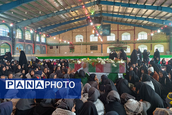 استقبال بی‌نظیر دانش‌آموزان و فرهنگیان شهرستان آباده از شهید گمنام