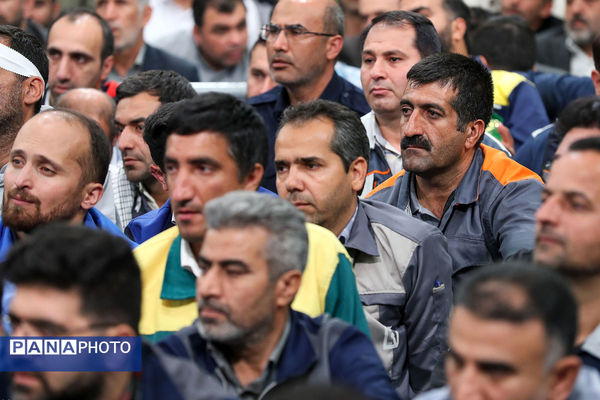 دیدار هزاران نفر از کارگران سراسر کشور با رهبر انقلاب