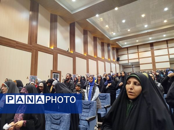تجلیل از برترین‌های مسابقات قرآن و عترت در بروجرد