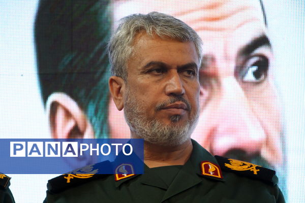 نشست بررسی کتاب همسفر آتش و برف یزد