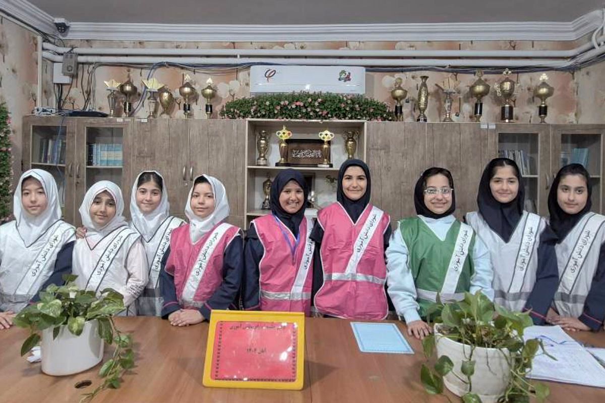 اولین جلسه شورای دانش‌آموزی با همراهی مدیر مدرسه هدی۱ 