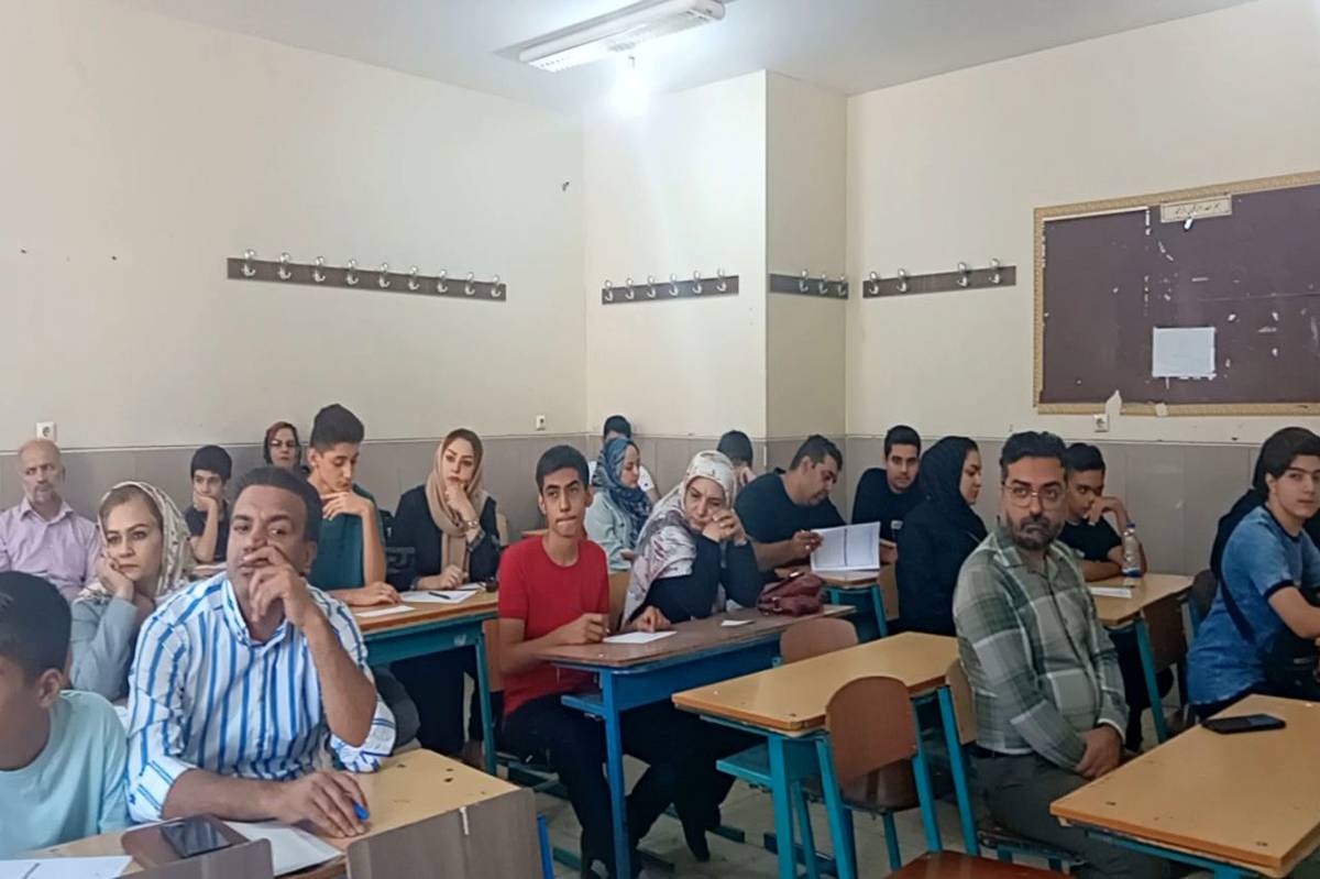 تاکید بر انضباط و برنامهریزی تحصیلی پایه نهم در جلسه توجیهی دبیرستان زنده یاد مظهری