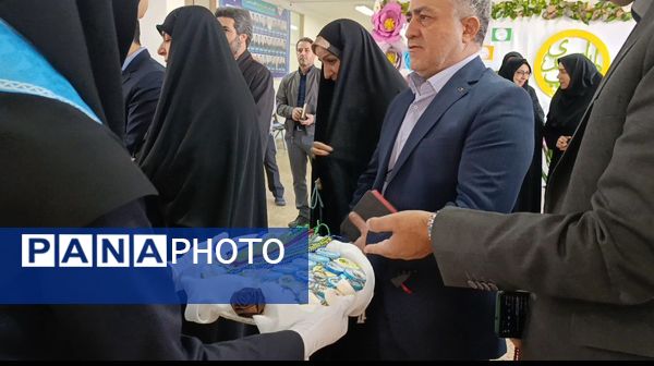 بازدید مدیرکل امور شاهد وزارت آموزش و پرورش از دبیرستان شاهد زینبه