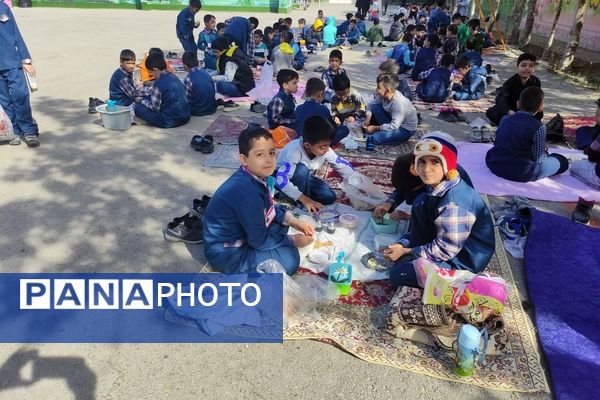 صبحانه سلامت در دبستان هیأت امنایی قرآنی مبین شهرستان شیروان