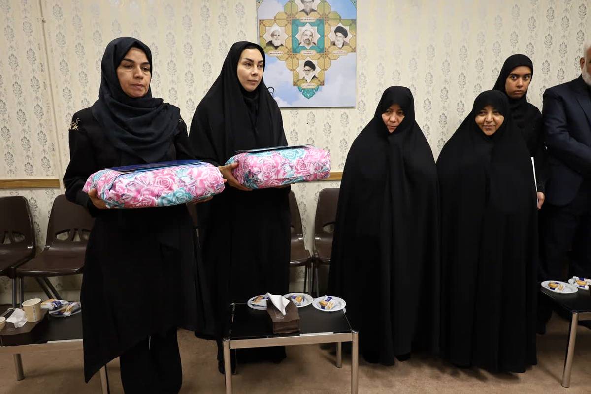  از فعالان حوزه جوانی جمعیت در همدان تجلیل کرد