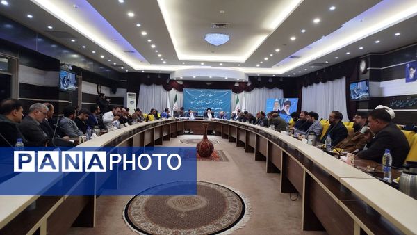 نشست هم‌اندیشی اساتید قرآنی با مسئولان وزارت آموزش و پرورش در تبریز