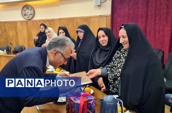 مراسم تجلیل از خانواده‌های شهدا در آموزش و پرورش گلستان