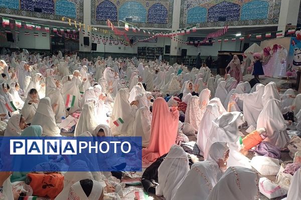 برگزاری جشن تکلیف مختص ۱۰۰۰ دانش‌آموز دختر در مسجد سلمان فارسی