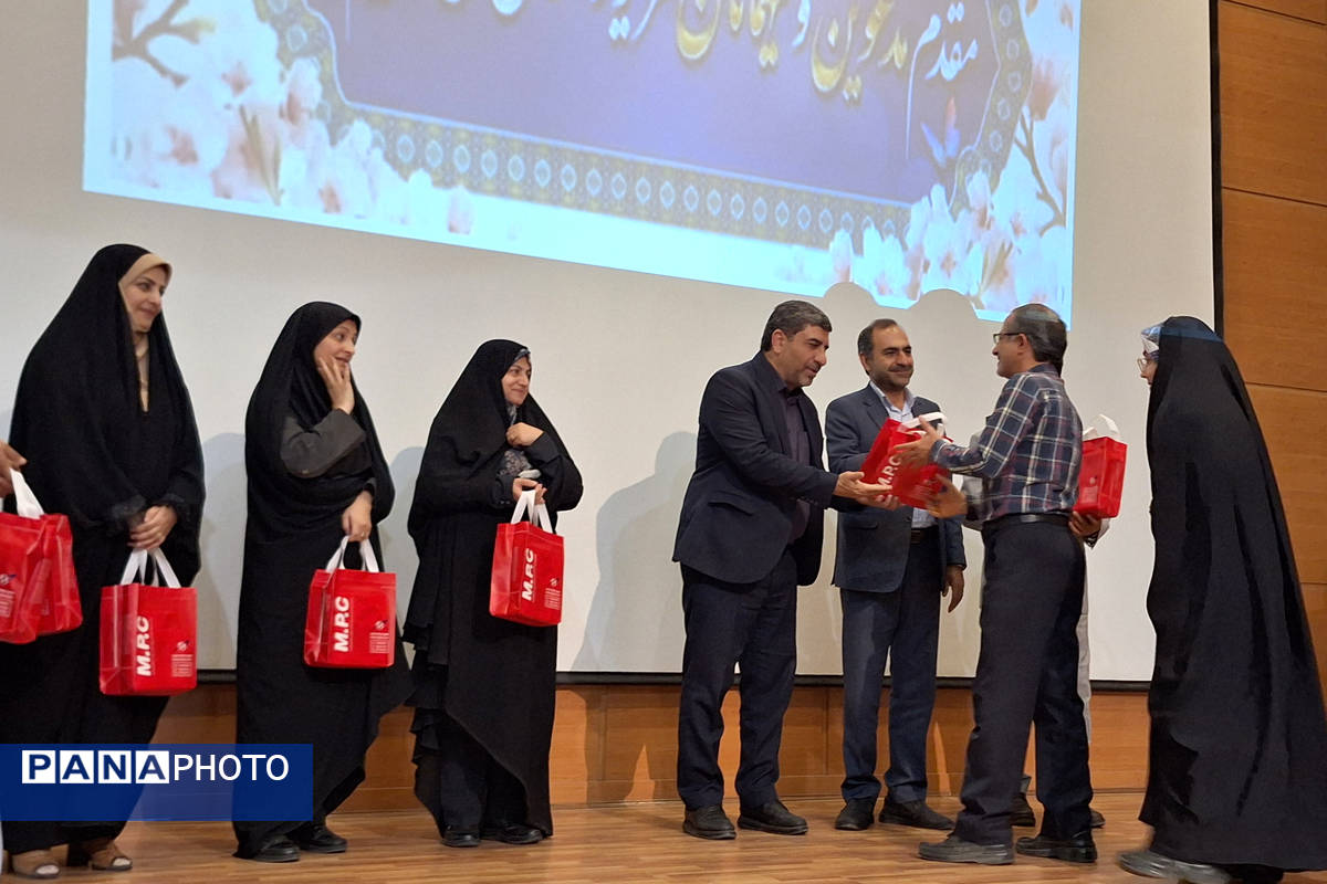 تقدیر از چهره های روشن در محفل ایمان